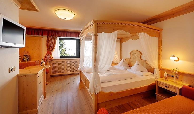 Hotel Alaska Selva di Val Gardena Exterior photo